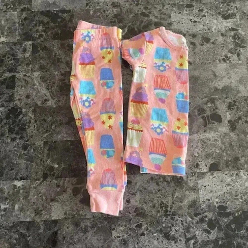 Carter's Toddler Girl Pajama Set (Size 12M) Pink with cupcake prints - Picture 3 of 9